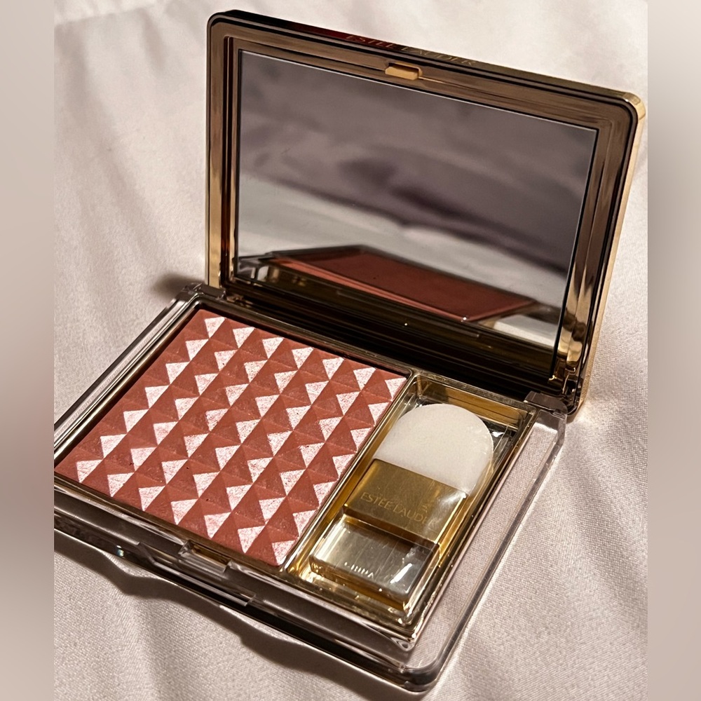 Estée Lauder Pure Color/Blush/illuminating powder.